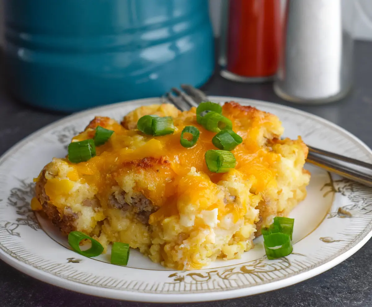 Delicious Crockpot Tater Tot Breakfast Casserole with golden tater tots, eggs, cheese, and breakfast meats in a slow cooker.